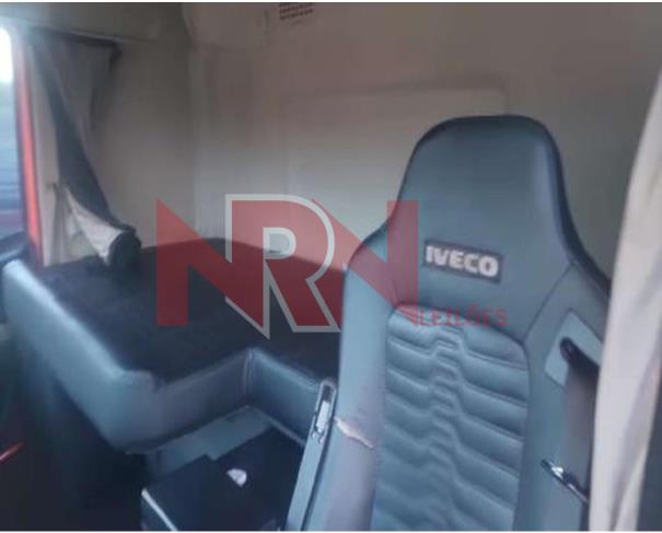 Foto de CAMINHÃO IVECO HI WAY 800S48TZ EUROTRONIC CABINE LEITO TETO ALTO EE 3500 – 2021/2022 – SIMÕES FILHO/BA