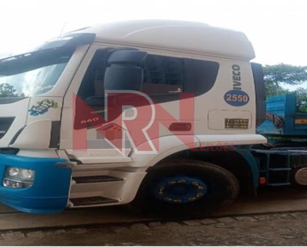 Foto de CAMINHÃO IVECO HI ROAD 600S44T EUROTRONIC CABINE LEITO TETO ALTO EE 3500 - 2022/2022 – JUATUBA/MG