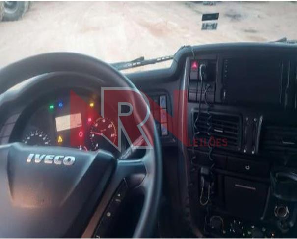 Foto de CAMINHÃO IVECO HI WAY 800S48TZ EUROTRONIC CABINE LEITO TETO ALTO EE 3500 – 2021/2022 – SIMÕES FILHO/BA