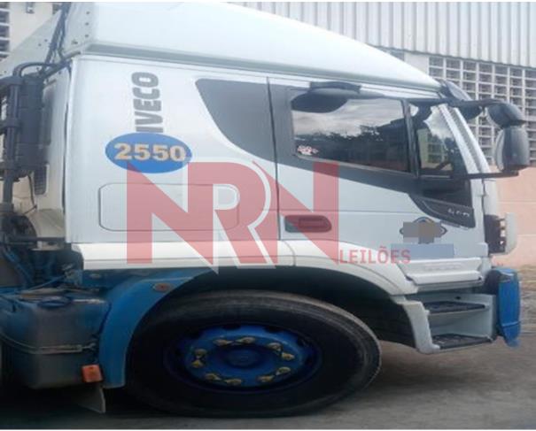 Foto de CAMINHÃO IVECO HI ROAD 600S44T EUROTRONIC CABINE LEITO TETO ALTO EE 3500 - 2022/2022 – JUATUBA/MG